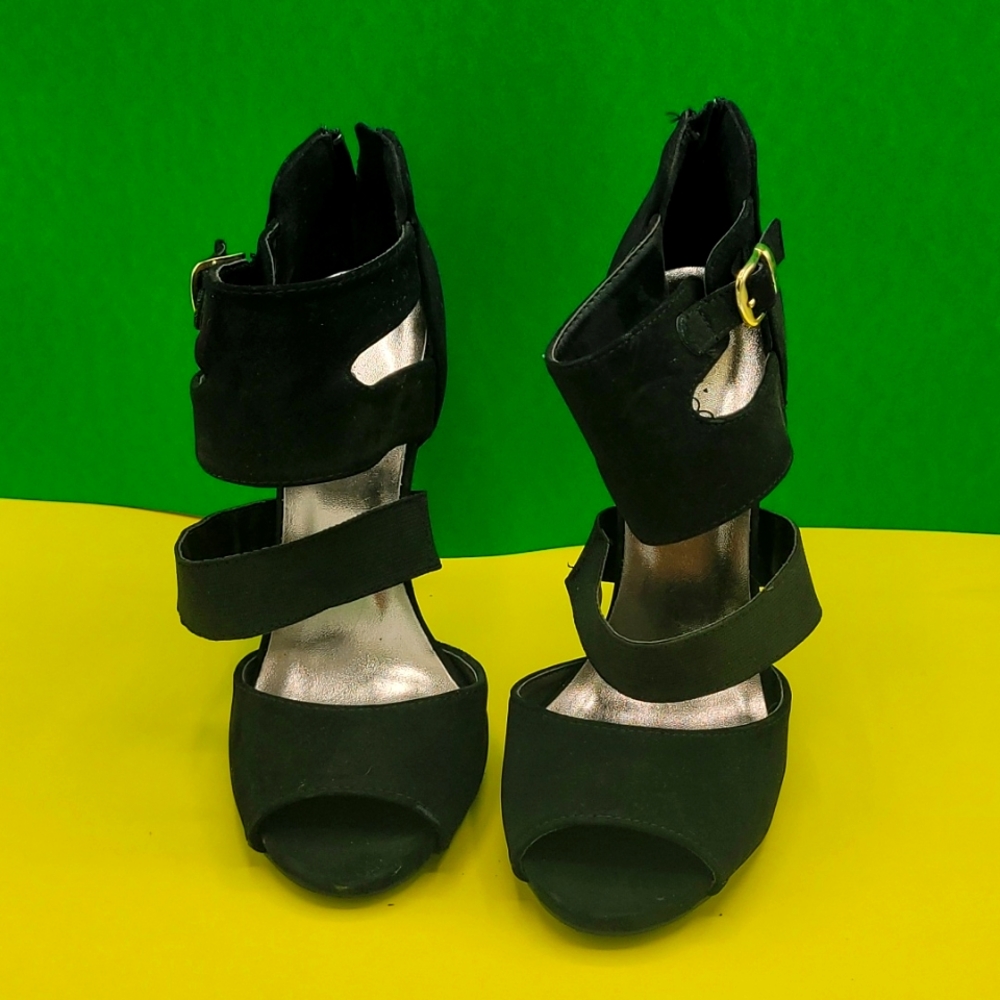 Qupid size 7 all black heels